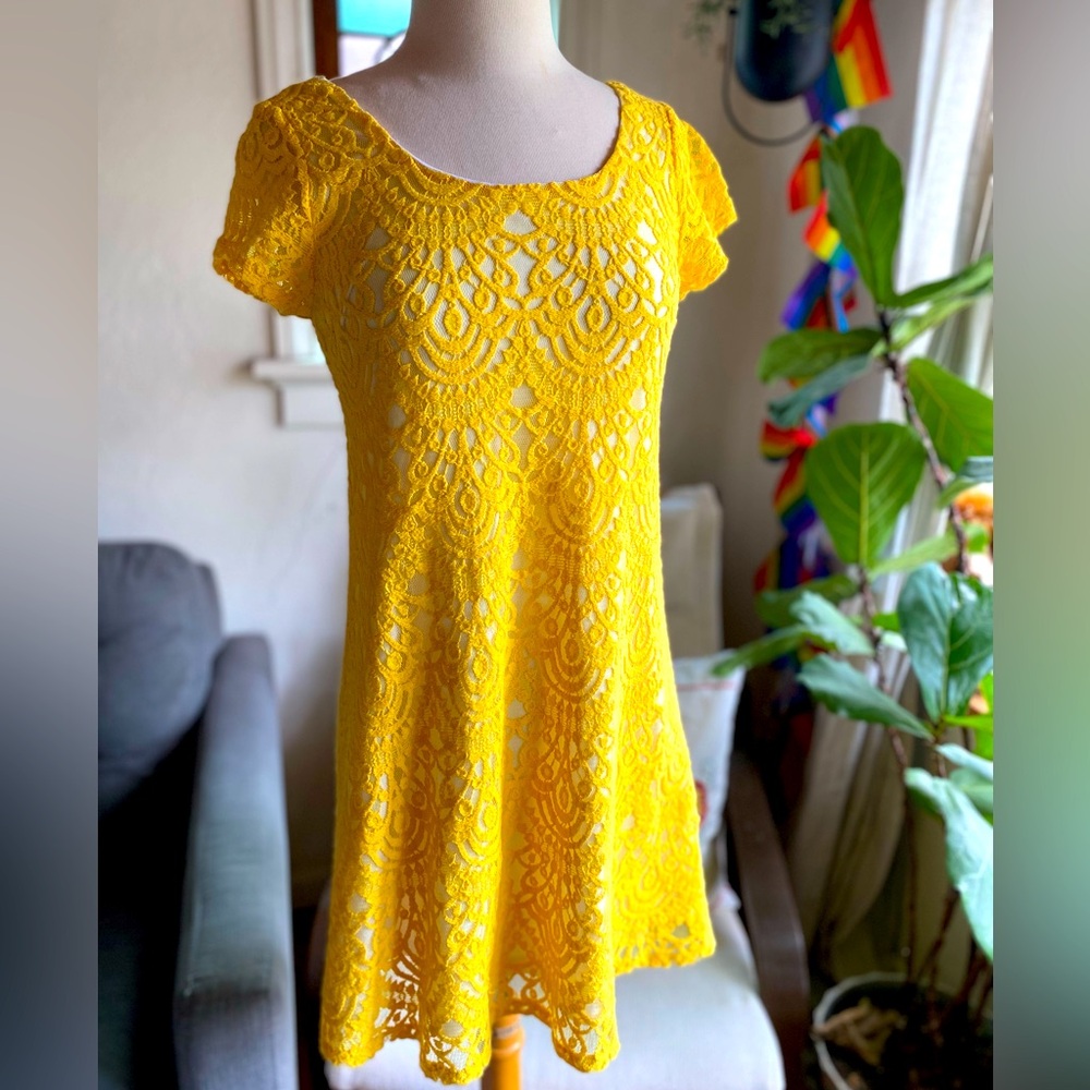 $5 SALE —Adorable Yellow lace Socialite Brand mini dress, A-Line. Size S